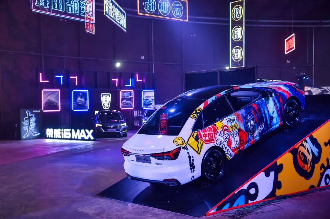 上汽荣威在北京站，邀请现场用户一起参与新车i6 MAX造型的涂鸦手绘，通过快手短视频让更多的人知道，做好快手推广
