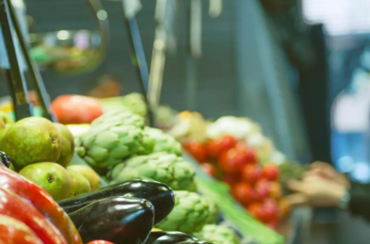 作为生鲜商家，你是否也曾为了销售出更多的产品而花钱请人气主播代为带货？