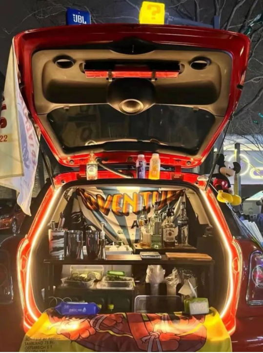 对于已经拥有自己品牌的商家或者网红达人来说，无疑是更多流量的曝光机会。