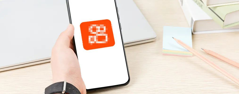 首先在快手小店商家后台找到营销中心里的快手广告营销工具，点击券包中心。