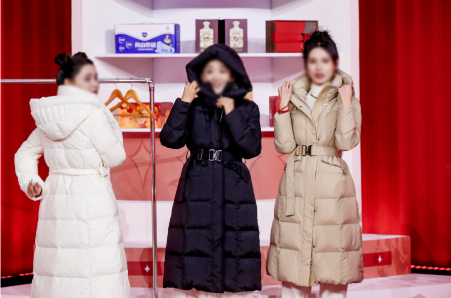 整场直播通过趣味满满的环节编排和实用精美的货盘组合，呈现出“新年有好礼”、“新年更美丽”、“新年好滋味”三大创意环节，共同召唤好物降临。同时，直播选品也紧扣“新年送礼、美妆服饰、生活养护、新春年味”四大经典的年货消费体验场景，从围炉煮茶、享受美食到出门撸妆，年货节的购物需求都能在直播间得到满足，过年的仪式感可谓一件不落。