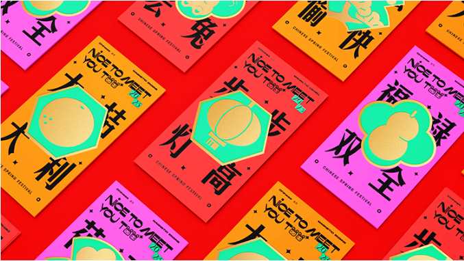 我们相信，艺术从来不是生活中高不可攀的东西，艺术来源于生活，也一直都在生活当中，它是生活中偶然闪见的光芒，是触手可及的浪漫。