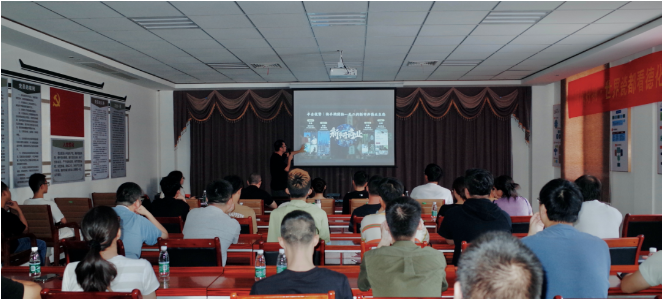 快手广告行业运营专家在给各位商家分享活动玩法详情及助力快手生意提升的技能