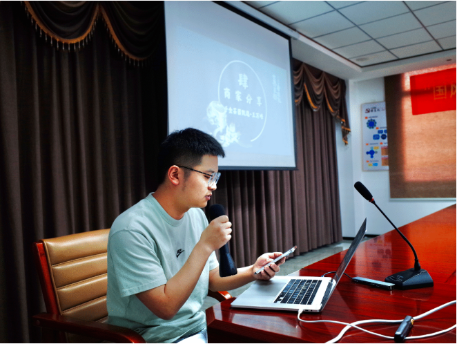 特邀快手商家现场进行成功经验分享。